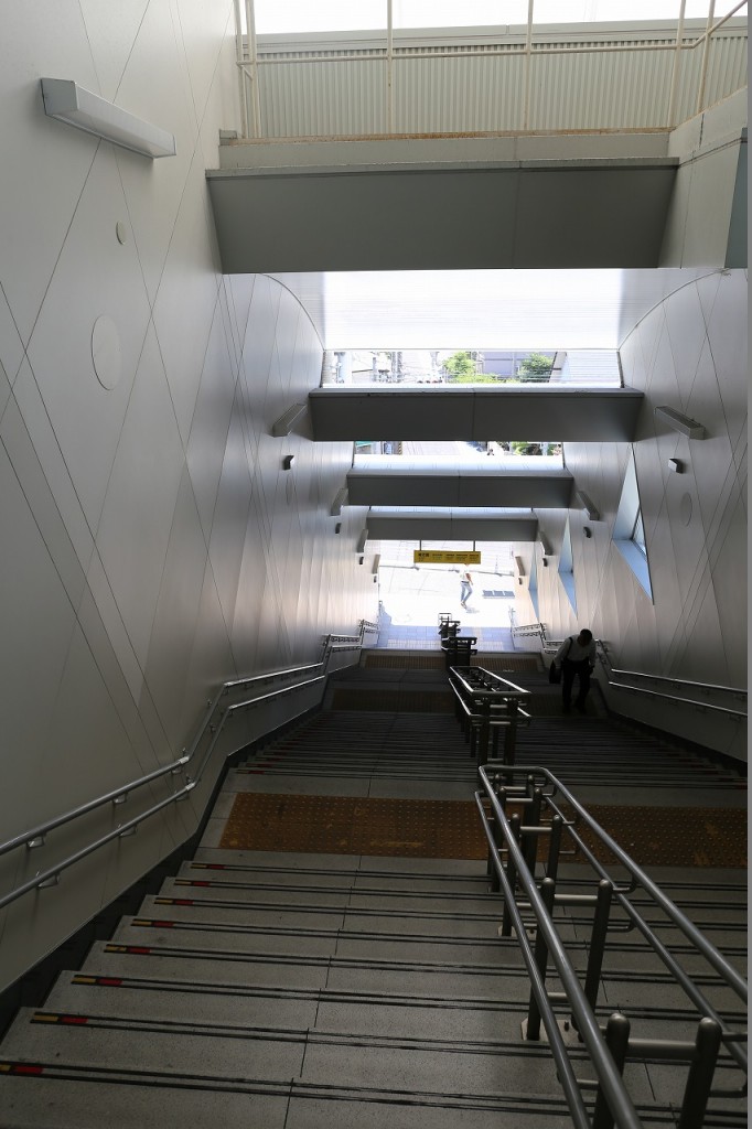 須磨海浜公園駅の長い階段
